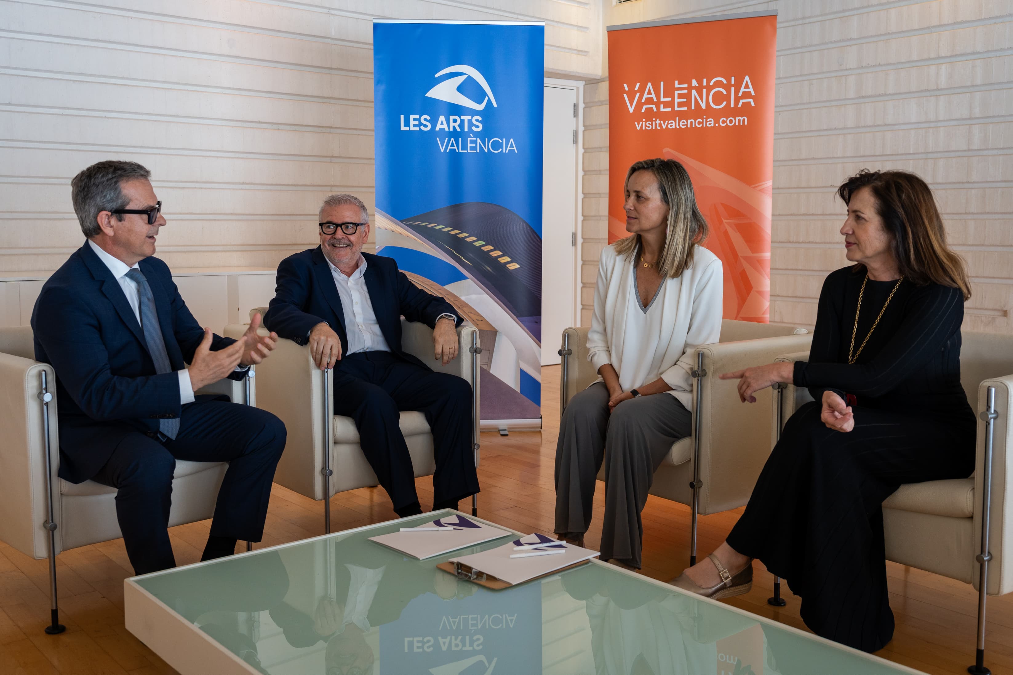 OIT LES ARTS FIRMA