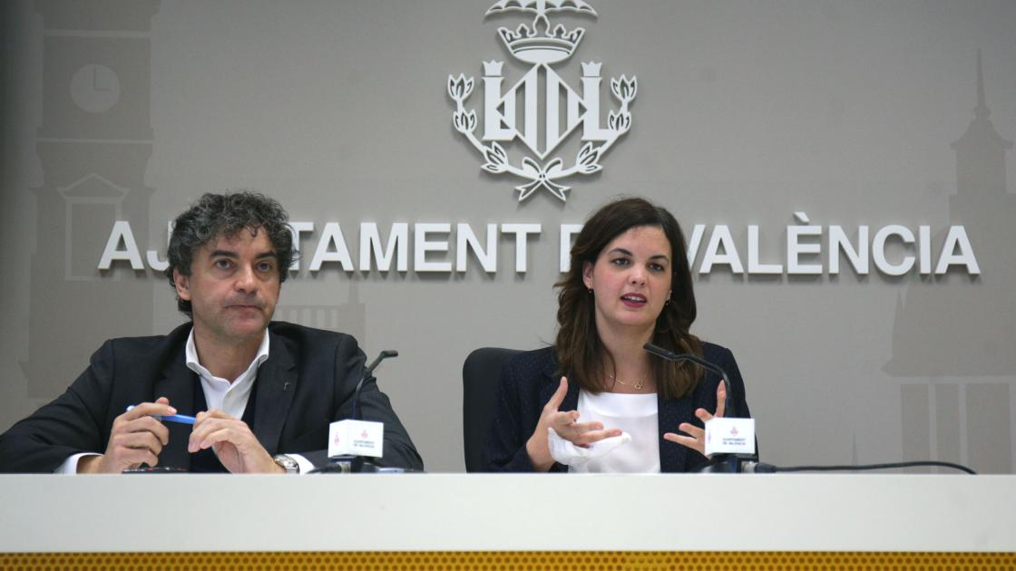 rueda de prensa del evento con participantes