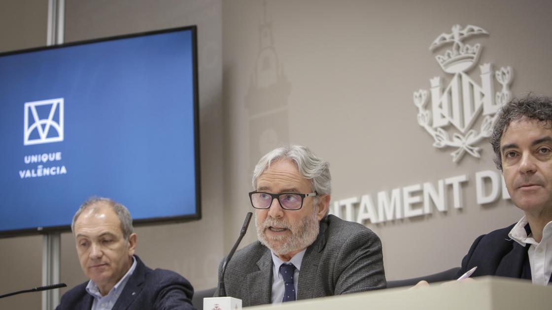 rueda de prensa del evento con participantes