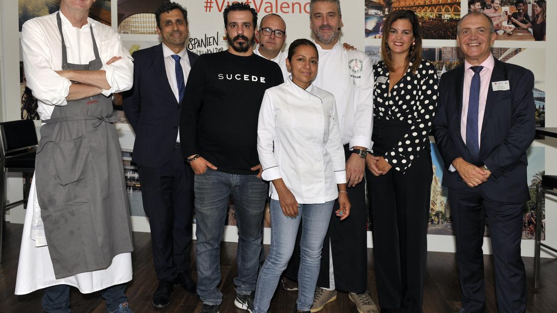 representantes y chefs asistentes