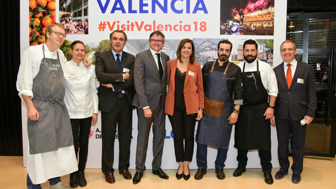 representantes del evento en photo call