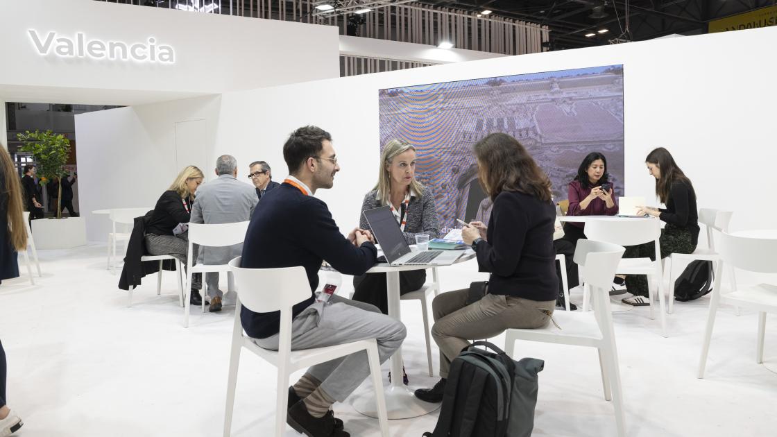 Fitur 2025