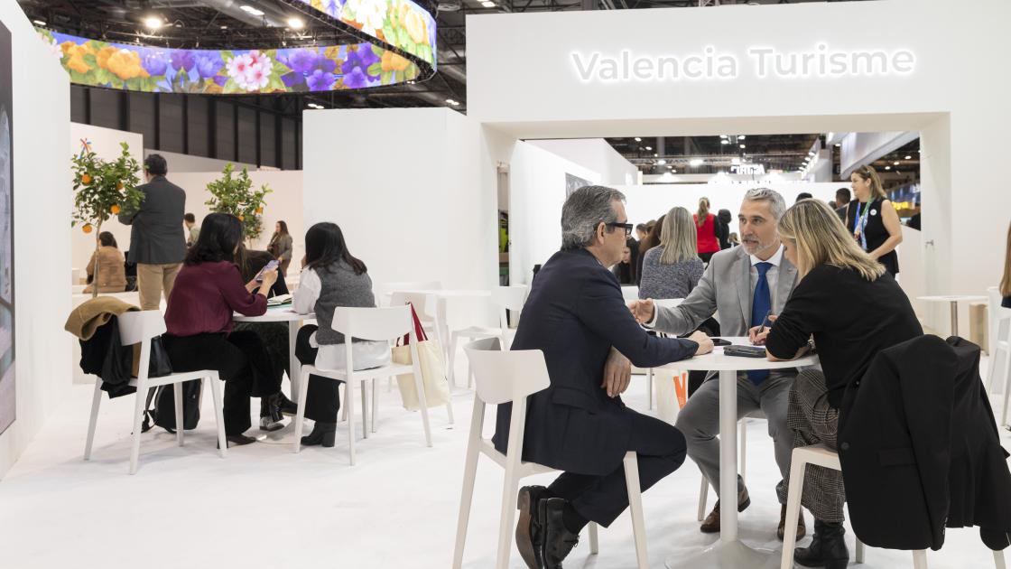 Fitur 2025