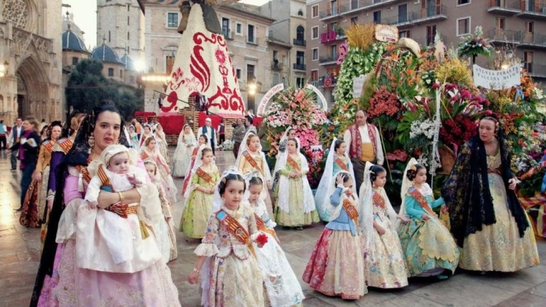 plaza de la virgen ofrenda de fallas