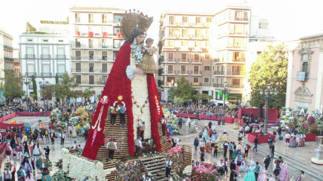 Ofrenda a la virgen fallas