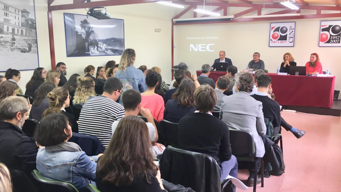 asistentes en mitad de la charla