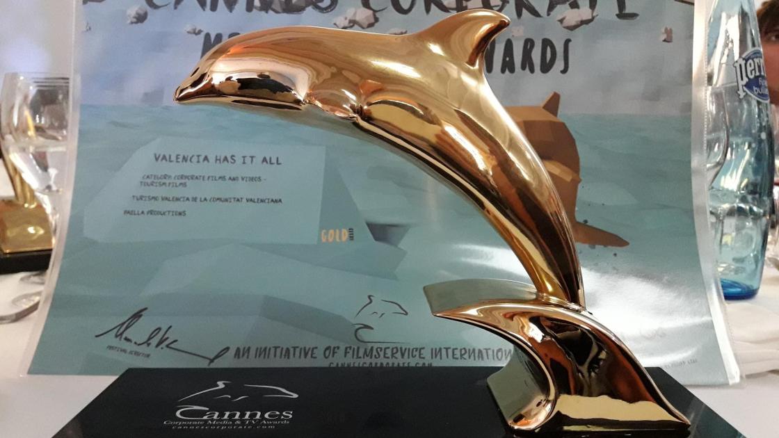 imagen del premio delfin de oro