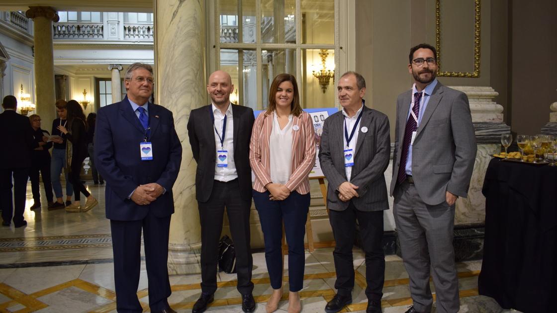 representantes del evento en photo call