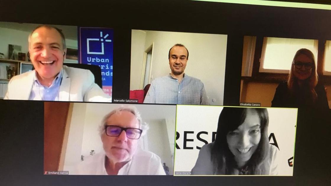 Pantallazo participantes en video call mercado italiano