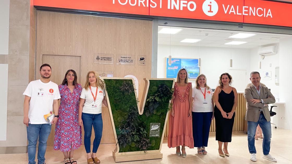 visita Paula Llobet oficina aeropuerto