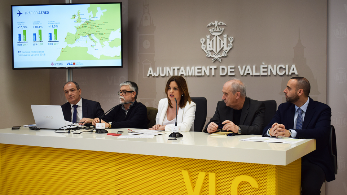 rueda de prensa del evento con participantes