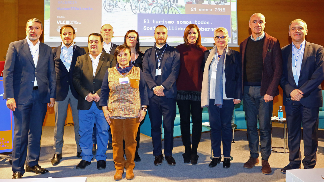 representantes del evento en photo call