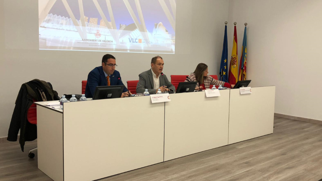 rueda de prensa de representantes shopping